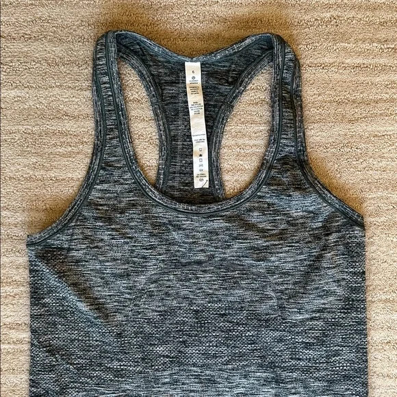 Like New Lululemon Run: Swiftly Tech Racerback Space Dye Heathered Green Size 6 - Picture 4 of 14